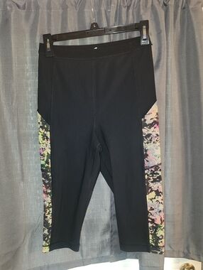 lululemon athletica Black Athletic Cropped Leggings with Subtle Logo